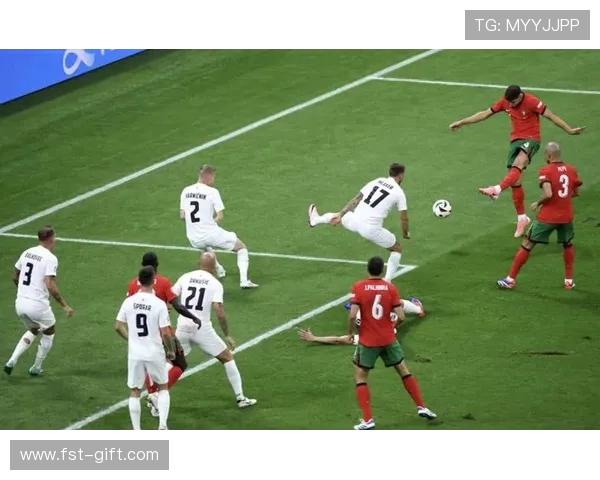 C罗狂砍8射4正传射建功 失点中框不影响全场表现评分7.0 C罗狂砍8射4正传射建功 失点中框不影响全场表现评分7.0