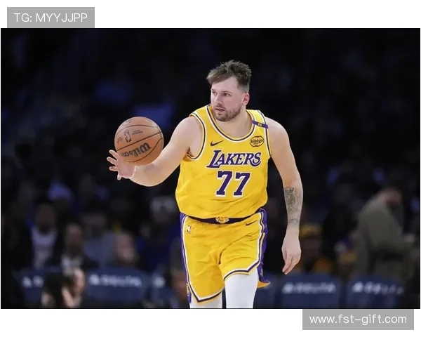 东契奇次节末展现统治力以勇记再显标志性节奏掌控引爆全场 东契奇次节末展现统治力以勇记再显标志性节奏掌控引爆全场